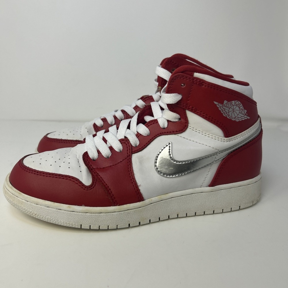 Air Jordan 1 Retro High Silver Medal 2016 Gym Red 5.5Y Women's Size 7 705300-602